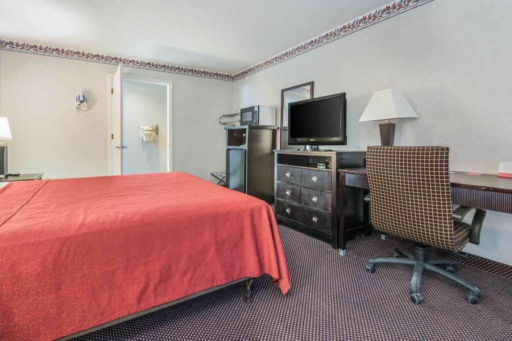 Econo Lodge Inn & Suites Sweetwater I-20 Room photo